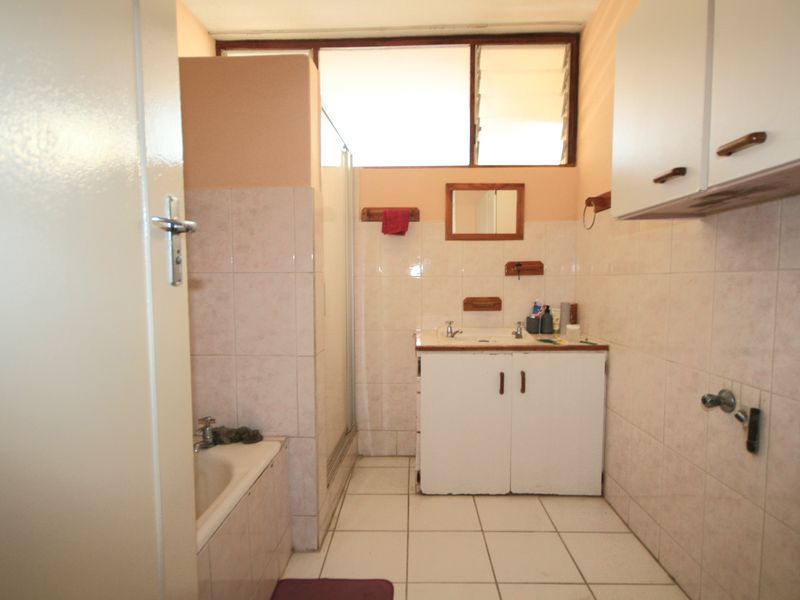 Spacious flat perfect for first time home buyers!!!! - Photo 10