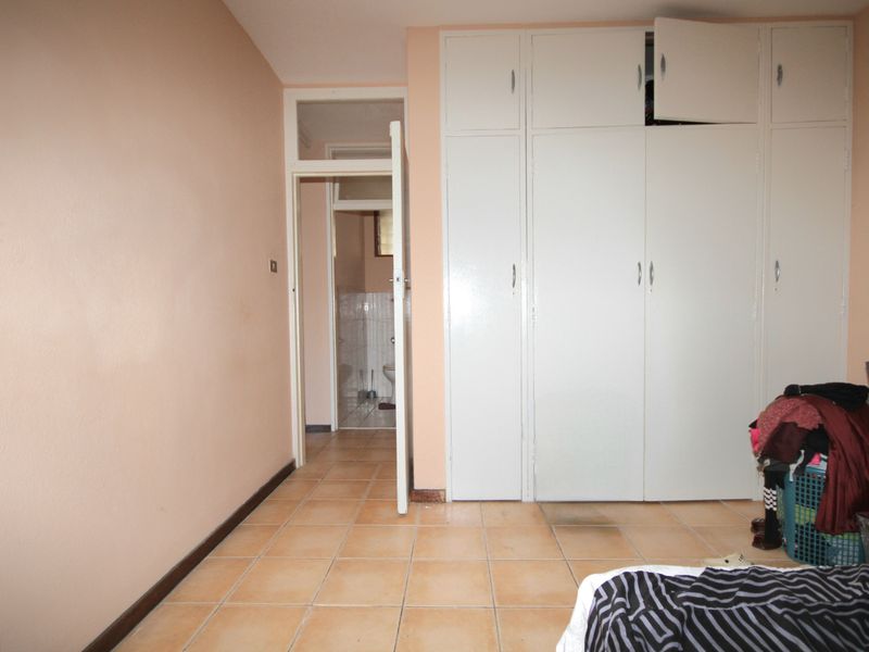 Spacious flat perfect for first time home buyers!!!! - Photo 9