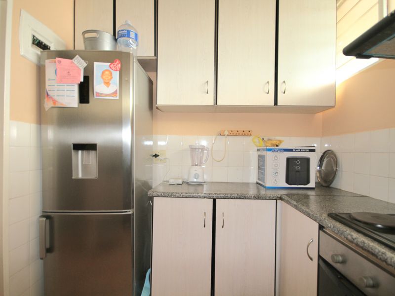 Spacious flat perfect for first time home buyers!!!! - Photo 4