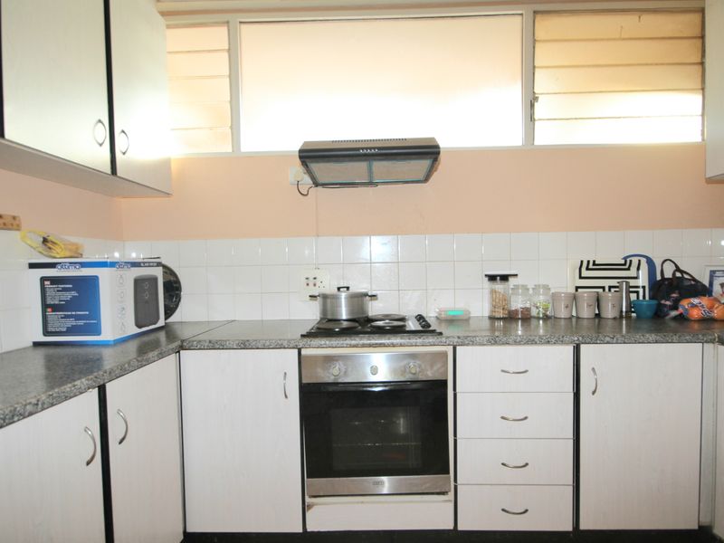 Spacious flat perfect for first time home buyers!!!! - Photo 5
