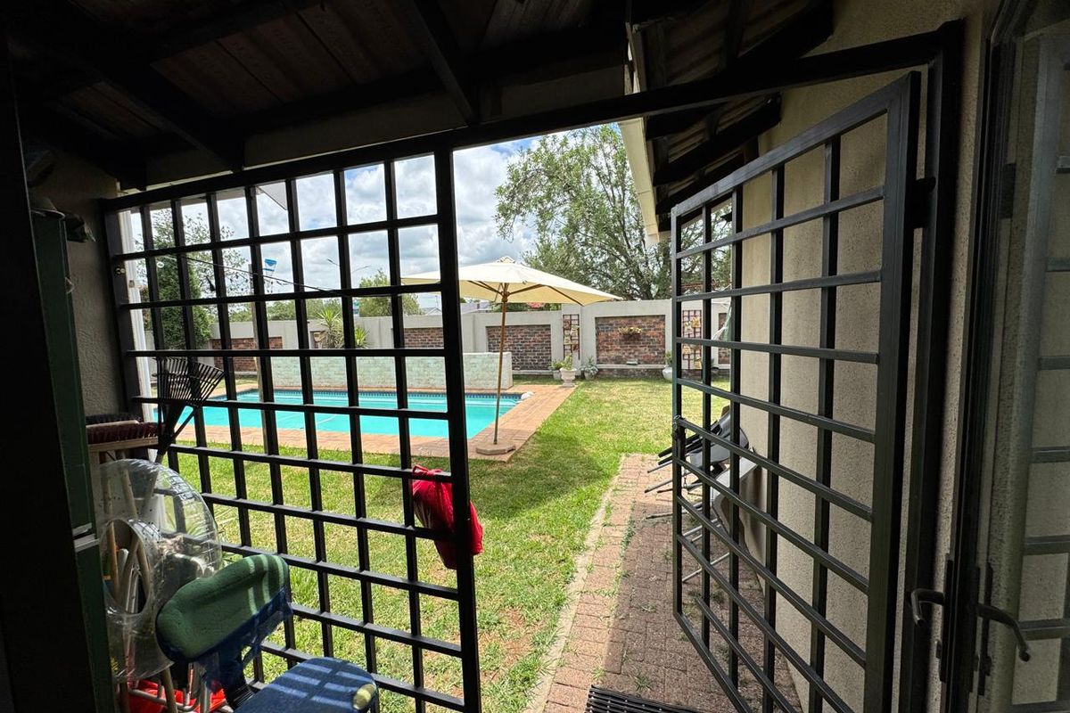Spacious four bedroom home for sale in Secunda - Photo 3