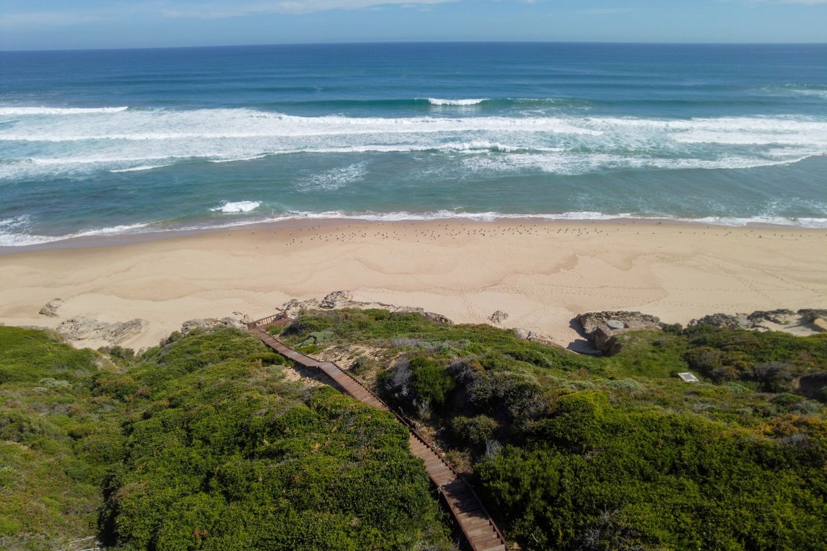 New release – Authentic beachfront living at Its best - Photo 2