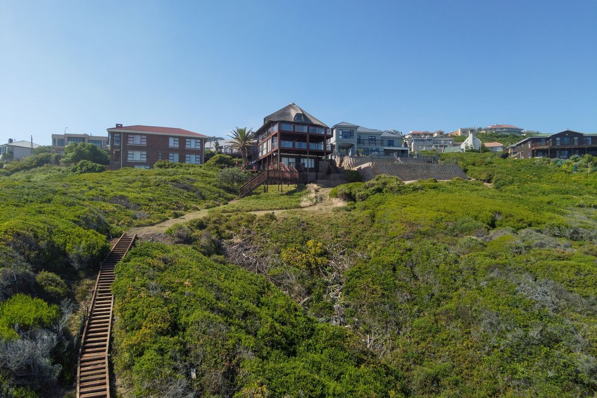 New release – Authentic beachfront living at Its best - Photo 4