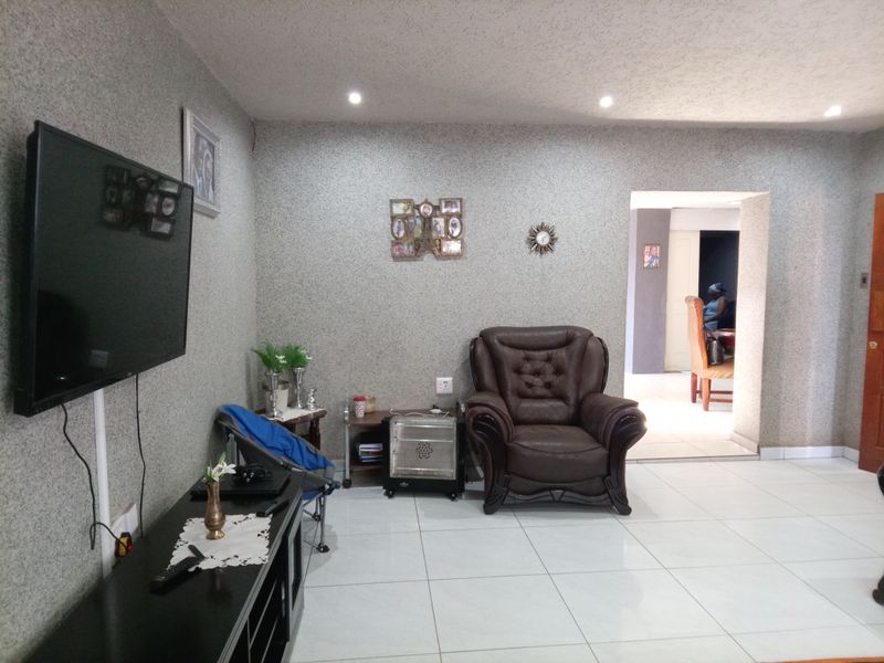 HOUSE FOR SALE - Photo 9