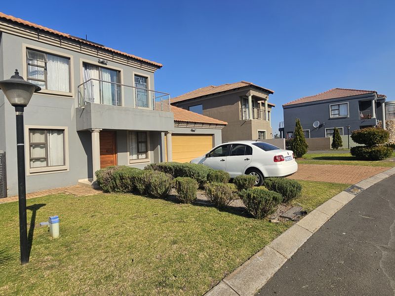 Contemporary Luxury in a Secure Estate - Photo 2