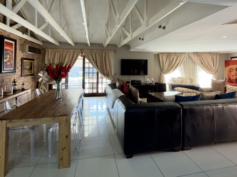 Modern, Well-Kept Home with Pool and Solar System. - Photo 10