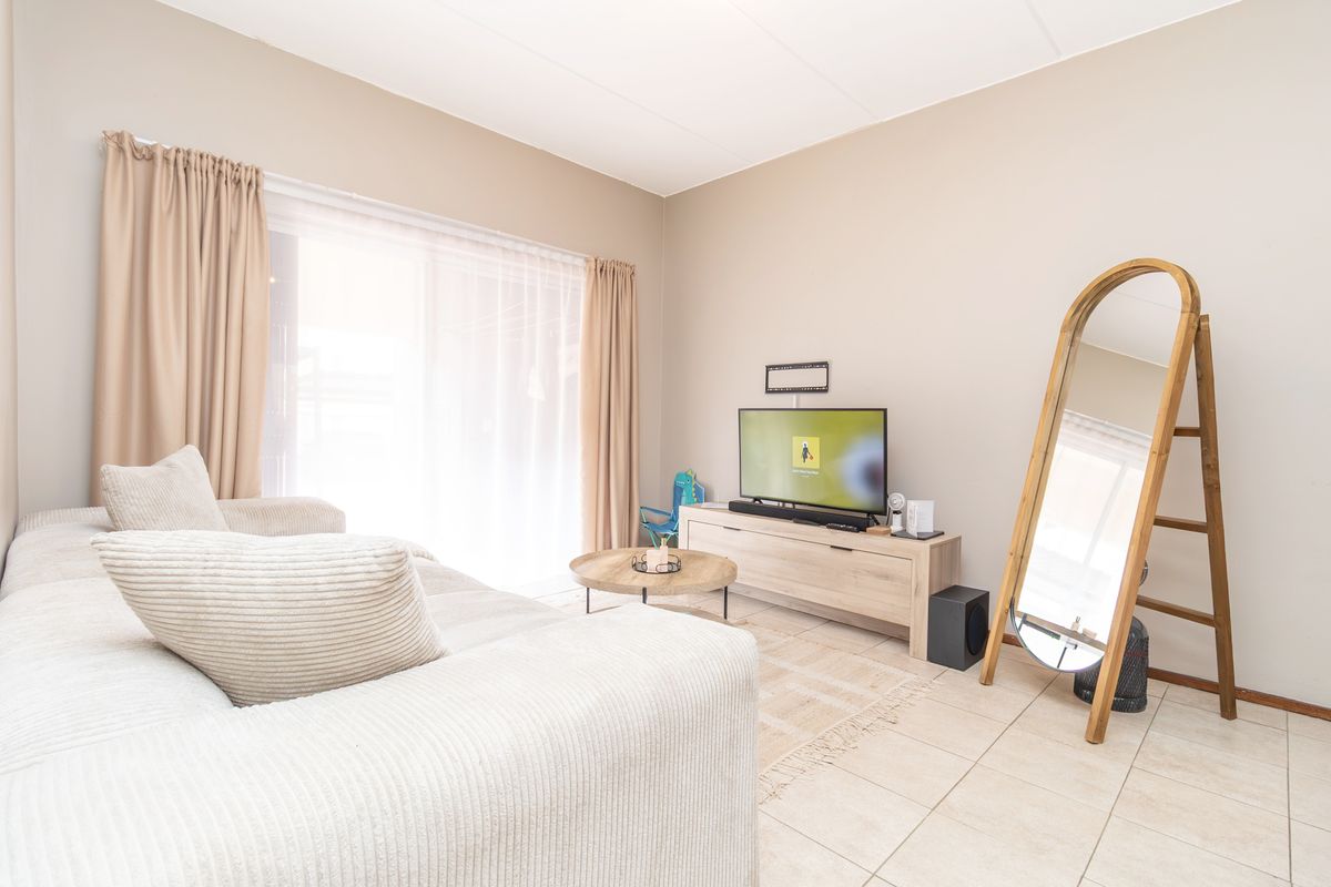 Neat Ground Floor Unit With Low Levies For Sale - Photo 3