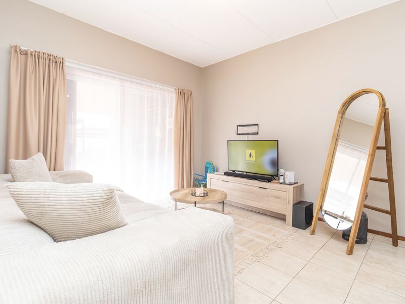 Neat Ground Floor Unit With Low Levies For Sale - Photo 3