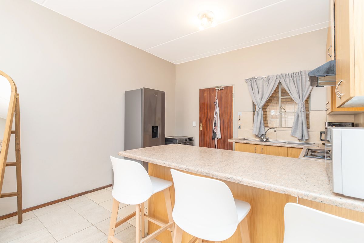 Neat Ground Floor Unit With Low Levies For Sale - Photo 5