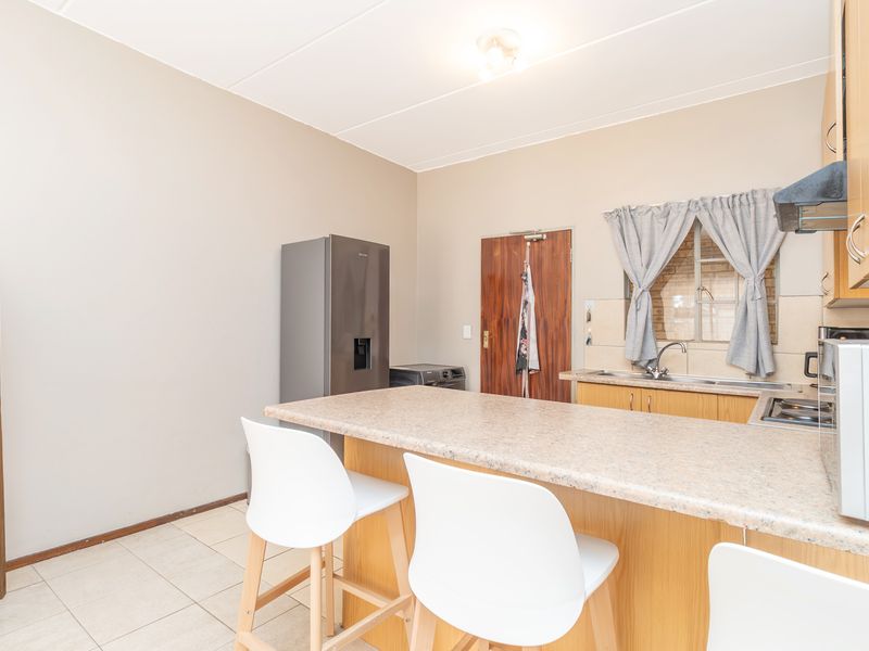 Neat Ground Floor Unit With Low Levies For Sale - Photo 5