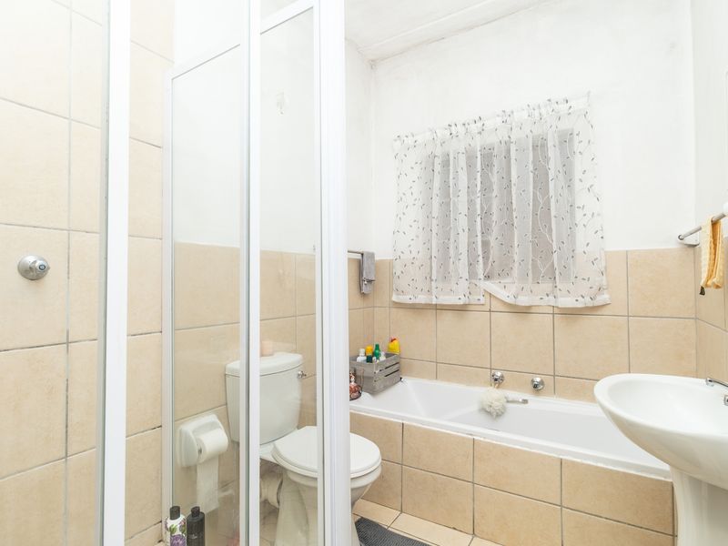 Neat Ground Floor Unit With Low Levies For Sale - Photo 10