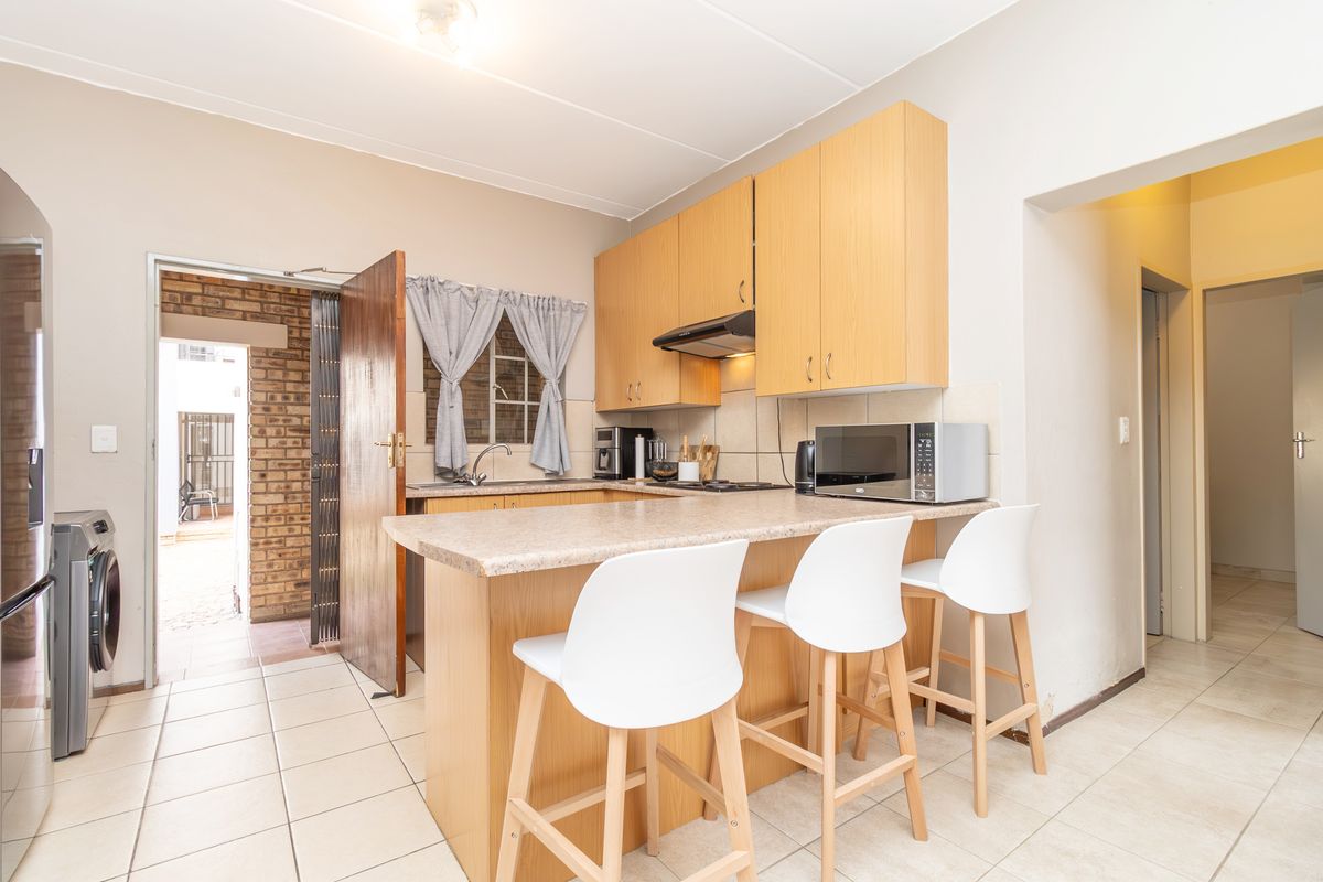 Neat Ground Floor Unit With Low Levies For Sale - Photo 4