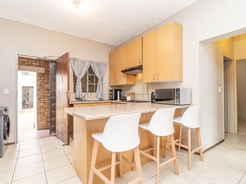 Neat Ground Floor Unit With Low Levies For Sale - Photo 4