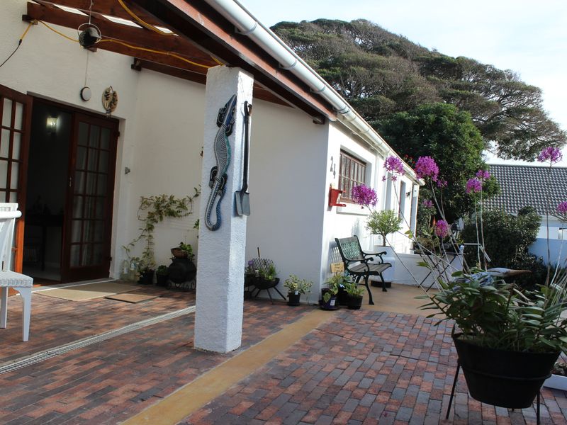 Charming Two Bedroom Townhouse for Sale in Sought-After West Bank Complex, Port Alfred - Photo 5