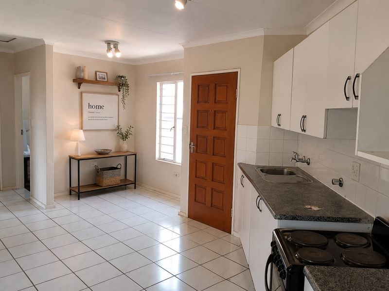 Stop Renting, Start Owning! Safe & Affordable 2-Bedroom Apartment in Radiokop - Photo 10