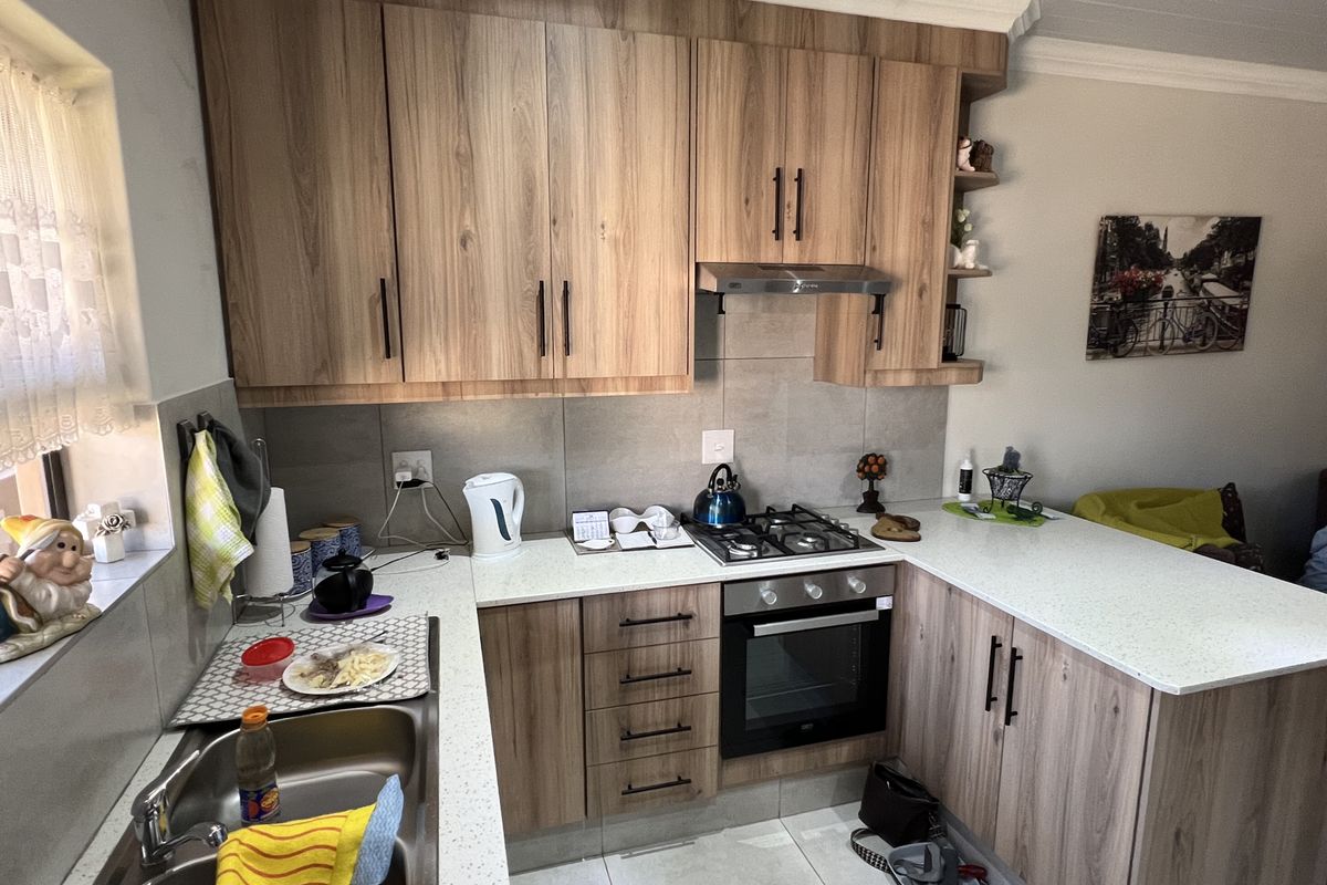 Charming 2-bedroom retirement unit for sale in Wilkoppies, Klerksdorp—perfect for relaxed living! - Photo 4