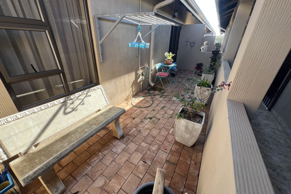 Charming 2-bedroom retirement unit for sale in Wilkoppies, Klerksdorp—perfect for relaxed living! - Photo 2