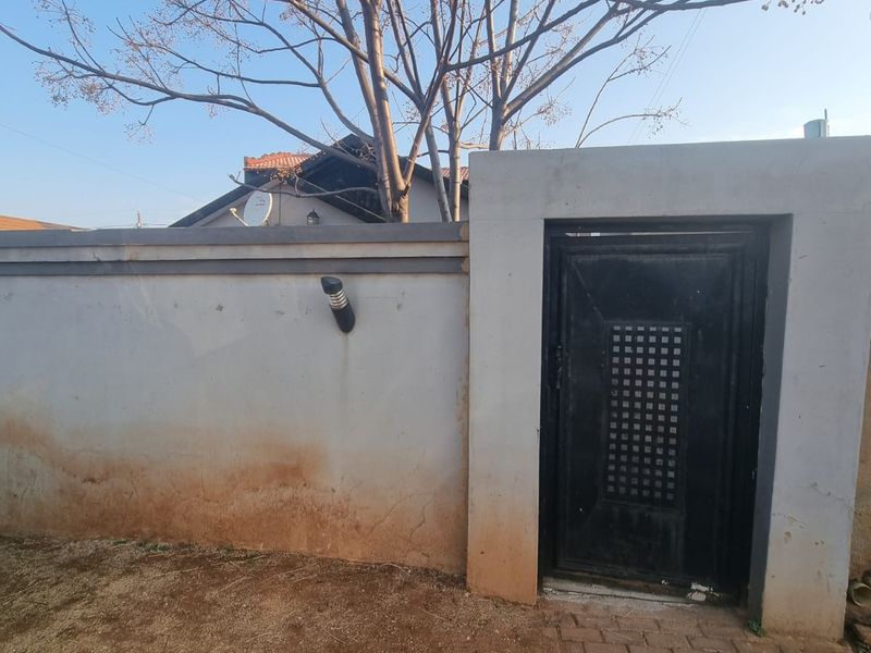2 Bedroom, 1 Bathroom House to Let - Photo 8