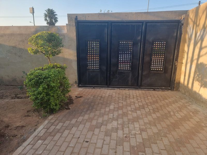 2 Bedroom, 1 Bathroom House to Let - Photo 6
