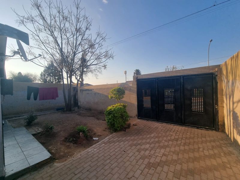 2 Bedroom, 1 Bathroom House to Let - Photo 5