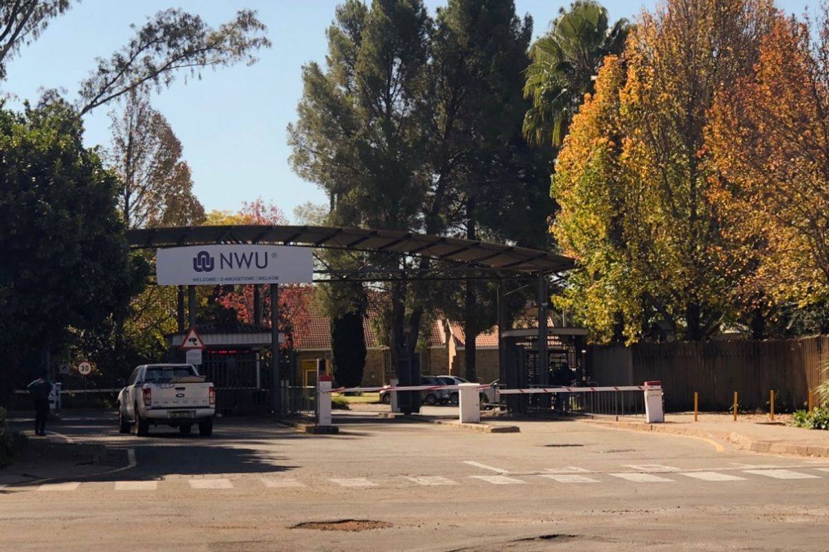 Right at the Gate of the NWU: Your Gateway to Excellence! - Photo 3