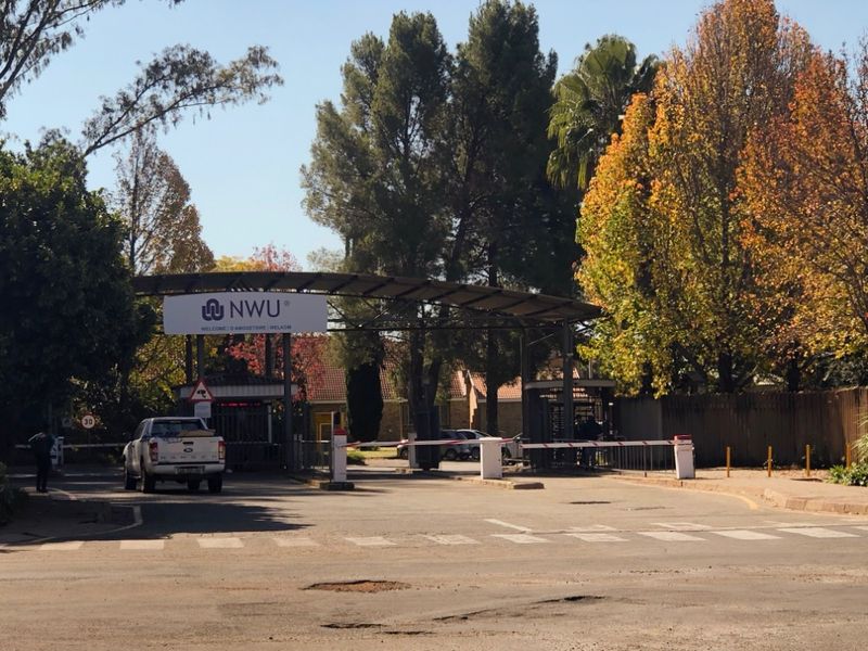 Right at the Gate of the NWU: Your Gateway to Excellence! - Photo 3