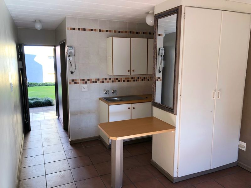 Right at the Gate of the NWU: Your Gateway to Excellence! - Photo 10