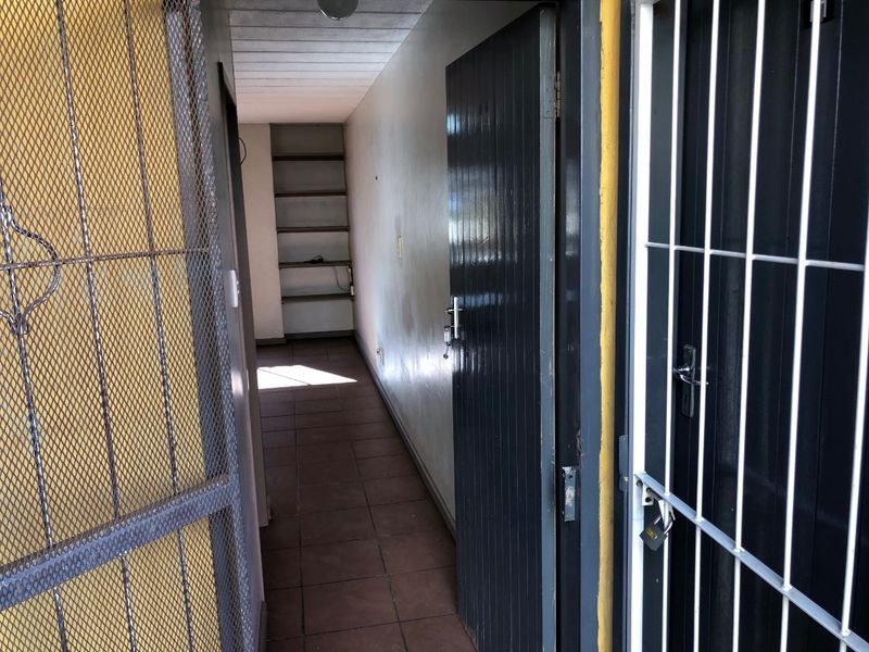 Right at the Gate of the NWU: Your Gateway to Excellence! - Photo 8