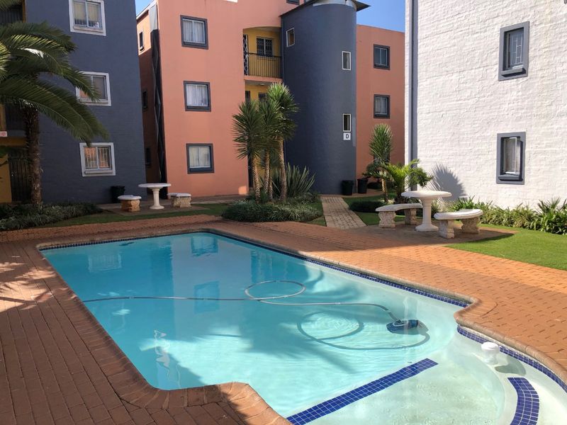 Right at the Gate of the NWU: Your Gateway to Excellence! - Photo 7