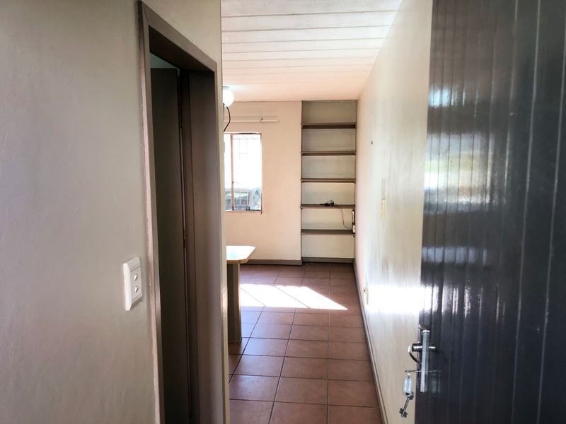 Right at the Gate of the NWU: Your Gateway to Excellence! - Photo 9