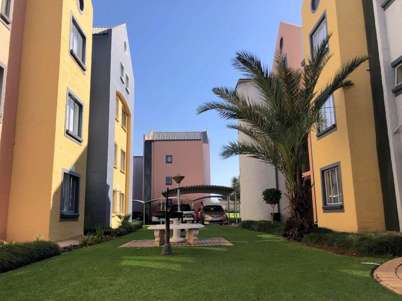 Right at the Gate of the NWU: Your Gateway to Excellence! - Photo 5