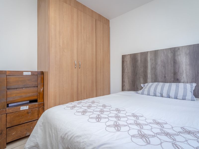 Modern 3 Bedroom 2 Bathroom ground floor unit with private garden - Photo 10
