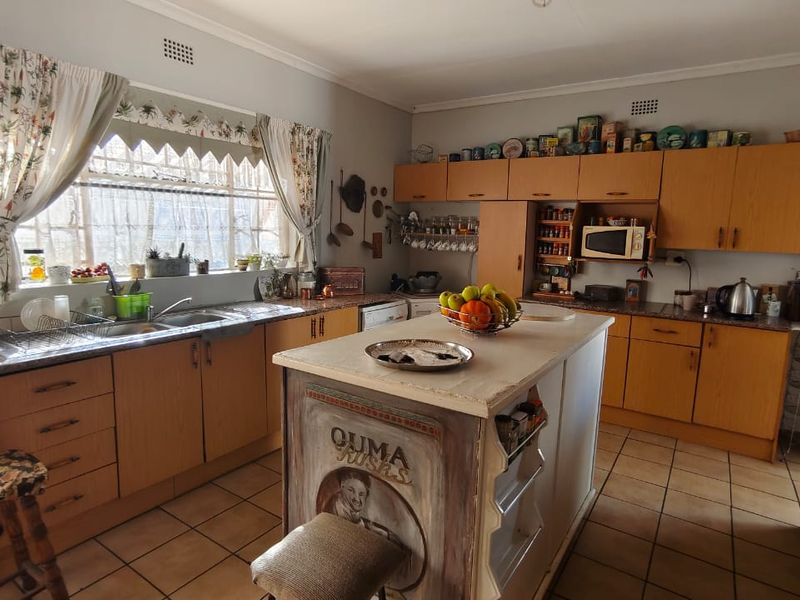 Well maintained family home - Photo 5