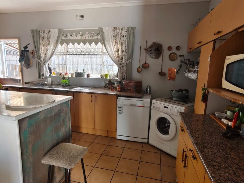 Well maintained family home - Photo 7