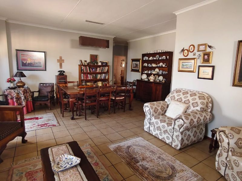 Well maintained family home - Photo 2