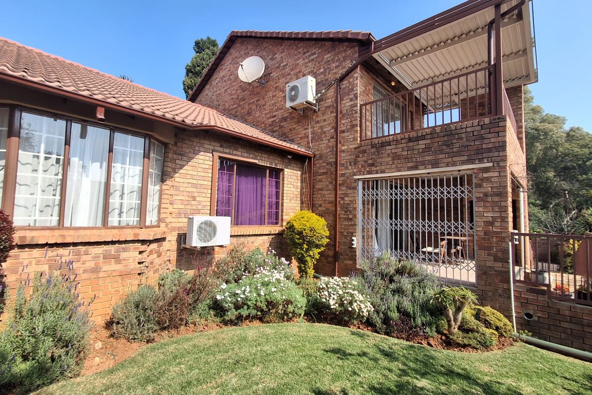 A Rare Find in Helderkruin – Modern, Secure & Move-in Ready! - Photo 2