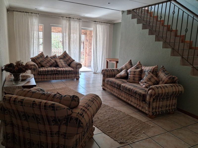 A Rare Find in Helderkruin – Modern, Secure & Move-in Ready! - Photo 5