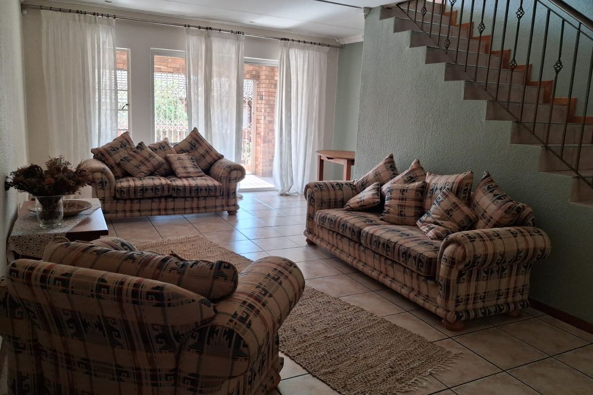 A Rare Find in Helderkruin – Modern, Secure & Move-in Ready! - Photo 5