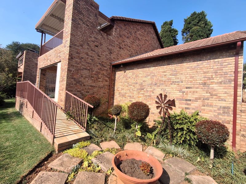 A Rare Find in Helderkruin – Modern, Secure & Move-in Ready! - Photo 3
