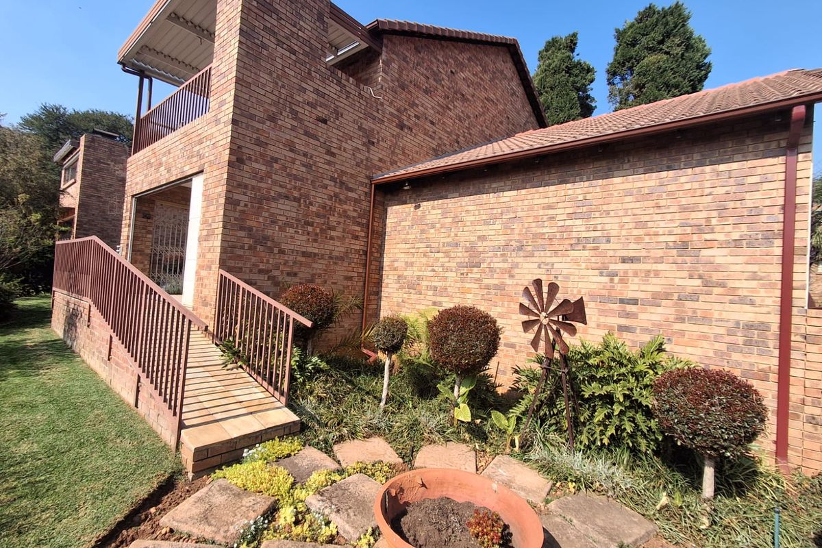 A Rare Find in Helderkruin – Modern, Secure & Move-in Ready! - Photo 3