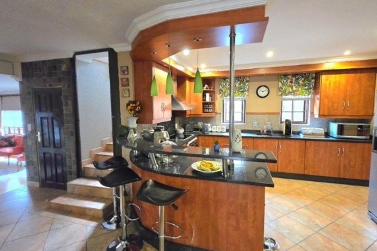 READY TO MOVE IN PROPERTY - Photo 2