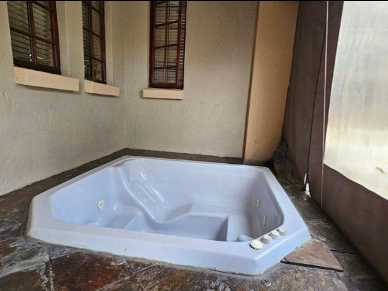 READY TO MOVE IN PROPERTY - Photo 9