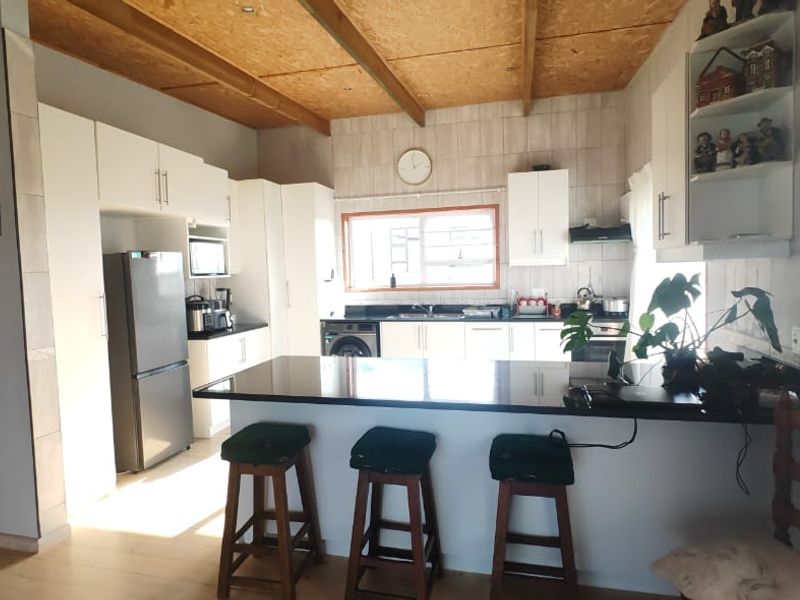 Elevated Coastal Living with Spectacular, Panoramic Ocean Views in Mossel Bay - Photo 1