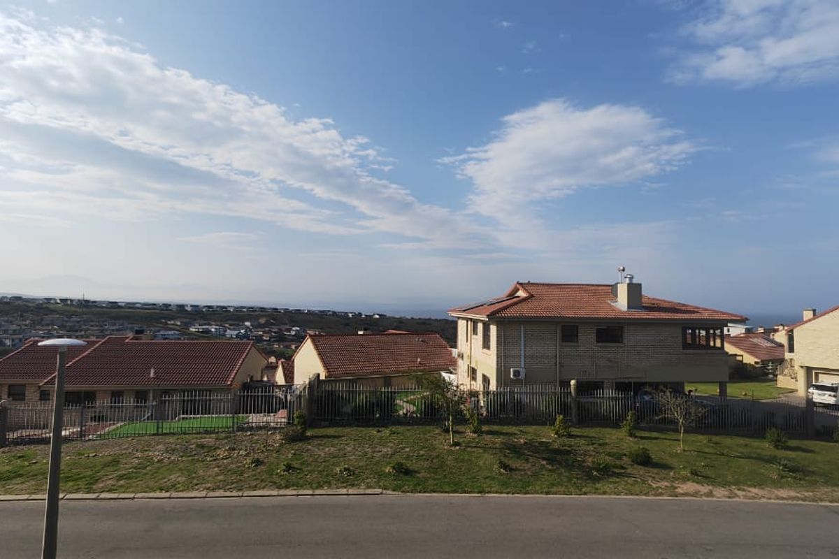 Elevated Coastal Living with Spectacular, Panoramic Ocean Views in Mossel Bay - Photo 5