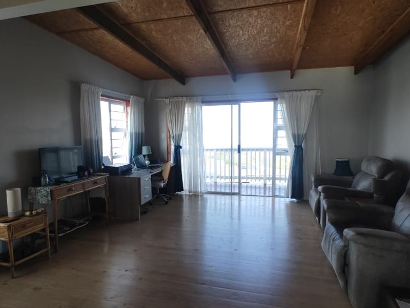 Elevated Coastal Living with Spectacular, Panoramic Ocean Views in Mossel Bay - Photo 8