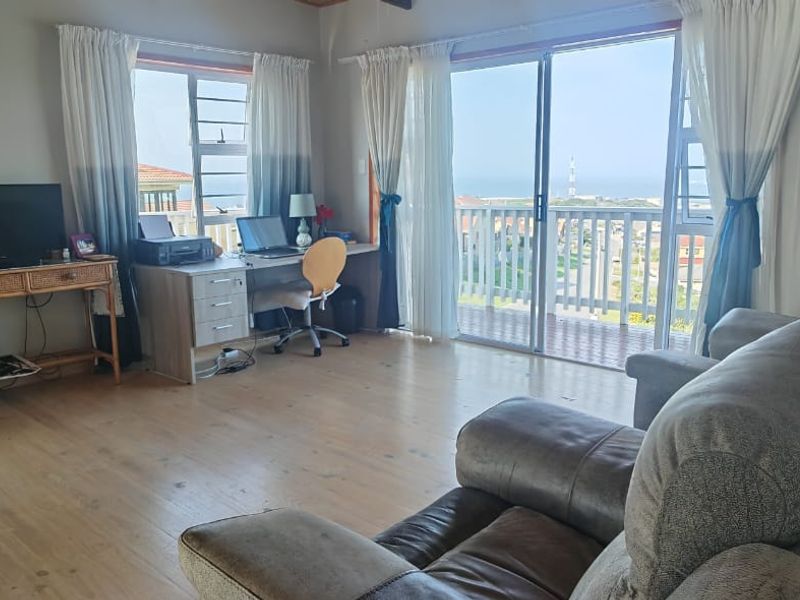 Elevated Coastal Living with Spectacular, Panoramic Ocean Views in Mossel Bay - Photo 7