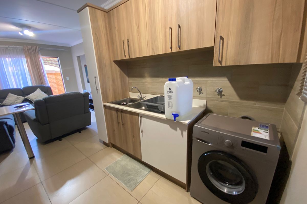 Modern 2-Bedroom Apartment with Thoughtful Upgrades - Photo 3