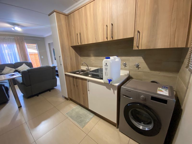 Modern 2-Bedroom Apartment with Thoughtful Upgrades - Photo 3