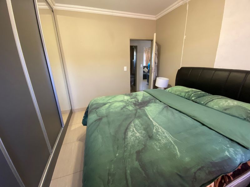 Modern 2-Bedroom Apartment with Thoughtful Upgrades - Photo 9