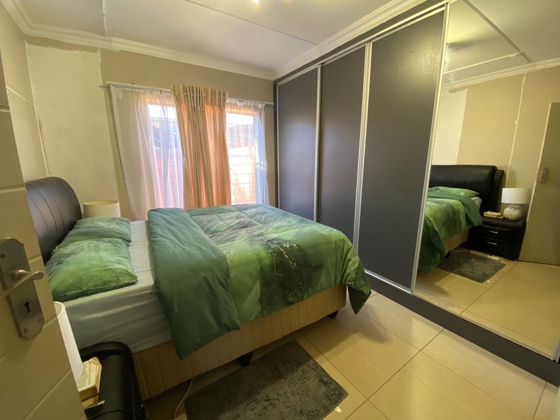 Modern 2-Bedroom Apartment with Thoughtful Upgrades - Photo 7